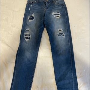 Blue Tinsletown jeans with flowers rip patches